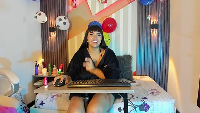 MadisonYoung000 online show from June 2026 12:17:01 PM