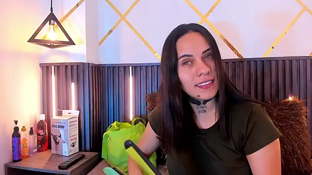 MadisonYoung000 online show from July 2026 09:41:02 PM