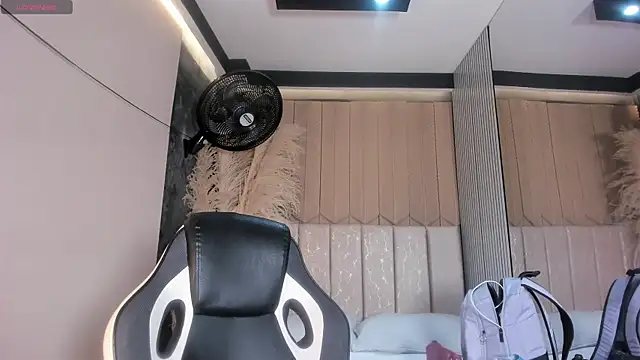 SweetNova1 online show from June 2026 12:09:02 AM