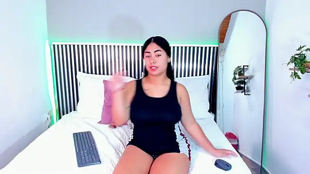 Amber Milers online show from July 2026 08:25:01 PM