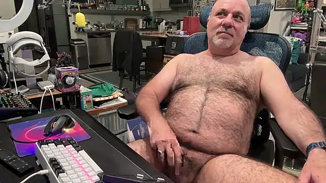 Snapshot of ThickBear chatting on May 2026 07:27:01 AM ThickBear online show from May 2026 07:27:01 AM
