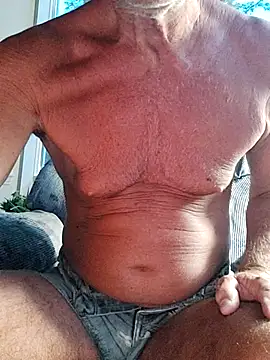 Snapshot of daddygil69 chatting on June 2026 01:17:01 AM daddygil69 online show from June 2026 01:17:01 AM