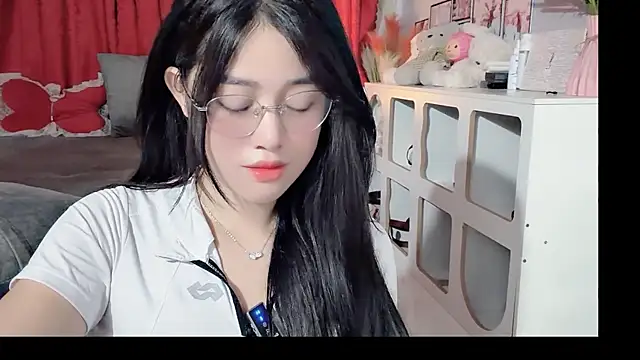 Bee-Cherry online show from May 2026 03:03:02 AM