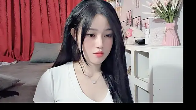 Bee-Cherry online show from May 2026 05:49:01 AM