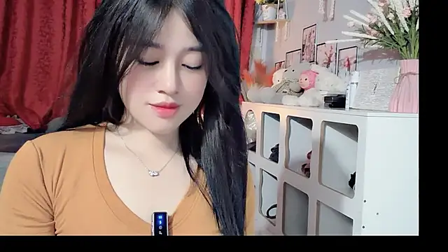 Bee-Cherry online show from May 2026 06:17:01 PM