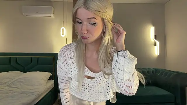 Snapshot of VikkiiSecret chatting on July 2026 04:32:02 PM VikkiiSecret online show from July 2026 04:32:02 PM