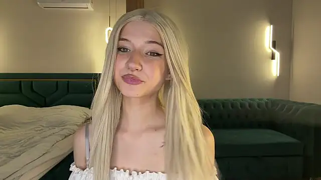 Snapshot of VikkiiSecret chatting on July 2026 04:42:02 PM VikkiiSecret online show from July 2026 04:42:02 PM