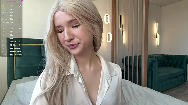 Snapshot of VikkiiSecret chatting on July 2026 03:43:02 PM VikkiiSecret online show from July 2026 03:43:02 PM