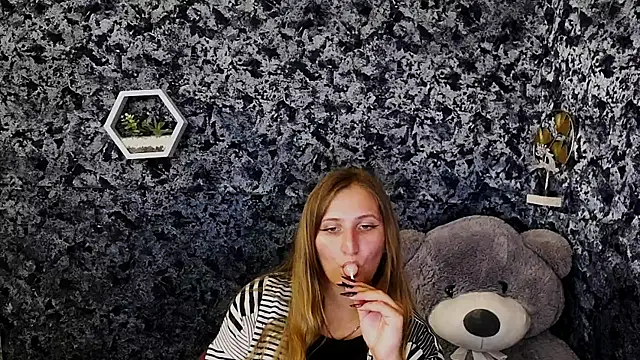 Jenny smille  online show from July 2026 08:06:02 AM