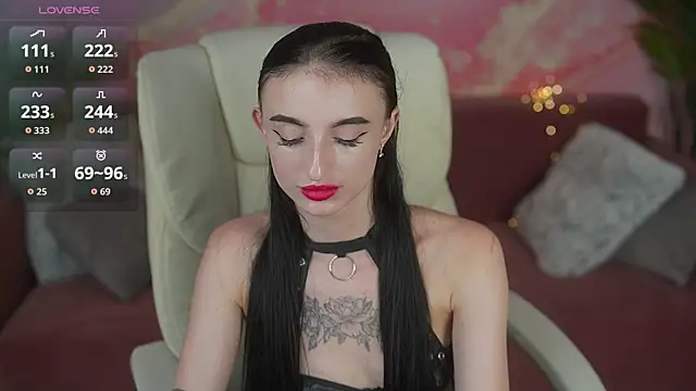 EmilyyMoon online show from July 2026 02:13:01 PM
