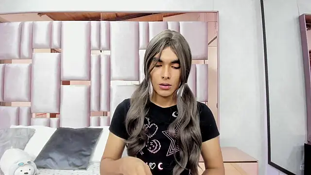 MiaBuny online show from July 2026 01:27:01 PM
