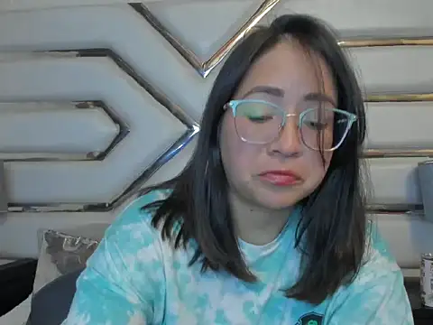 AlissBluumm online show from June 2026 07:25:01 PM