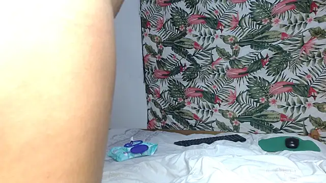 smallalyross online show from July 2026 07:34:02 PM