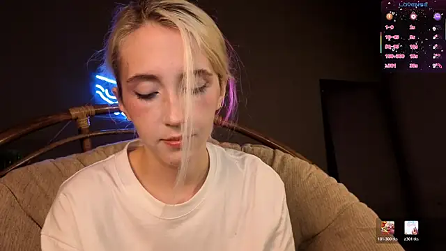 Elen  Moore online show from July 2026 05:05:01 AM