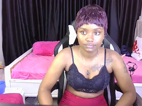 Queen lyla01 online show from May 2026 04:14:02 PM