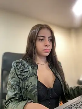 Hanna Cruz  online show from June 2026 02:01:01 PM