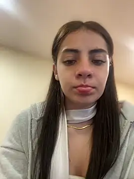 Hanna Cruz  online show from June 2026 02:28:01 PM