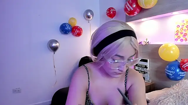 Snapshot of Nina-Mars chatting on June 2026 01:48:01 PM Nina-Mars online show from June 2026 01:48:01 PM