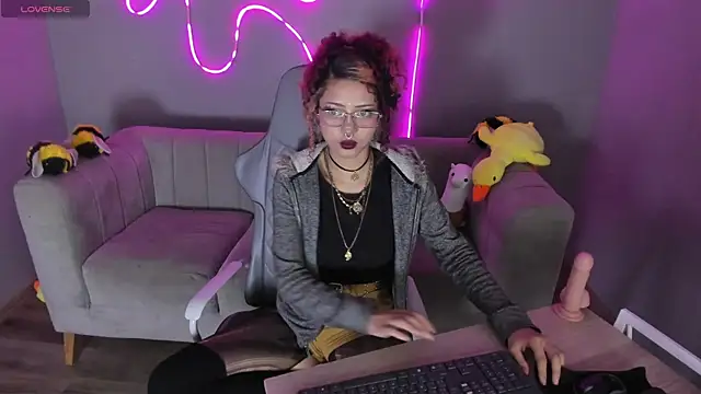 Snapshot of aikoo_fallen_angel chatting on May 2026 09:33:01 PM aikoo fallen angel online show from May 2026 09:33:01 PM