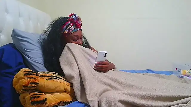 Prettylondond online show from July 2026 02:28:01 AM