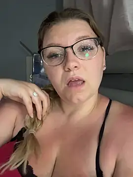LucieLouBabe online show from May 2026 11:57:01 PM