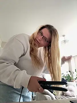 LucieLouBabe online show from June 2026 12:18:01 PM