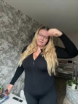 LucieLouBabe online show from July 2026 10:39:02 AM