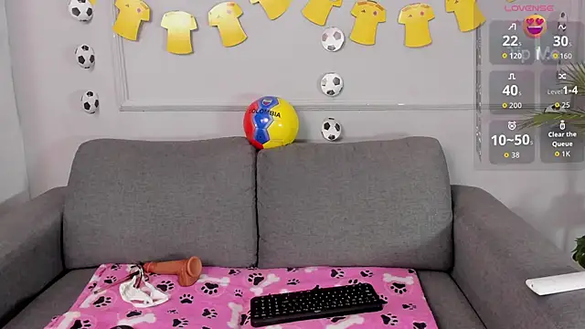 Sofiawonderr online show from June 2026 04:43:01 PM