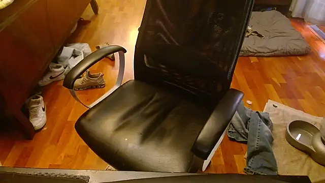 Snapshot of Clevername90 chatting on February 2025 06:01:02 PM Clevername90 online show from February 2025 06:01:02 PM