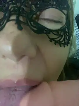 lulupiecitosamor online show from June 2026 12:04:02 AM