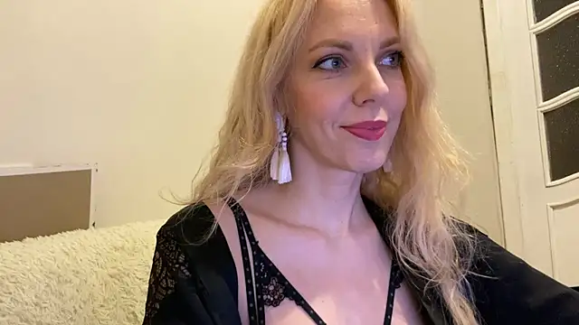 Snapshot of Allmaybe chatting on May 2026 06:04:01 PM Allmaybe online show from May 2026 06:04:01 PM