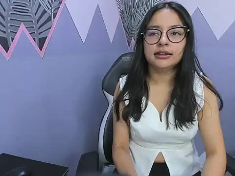 AuroraGreyy online show from June 2026 01:02:01 PM