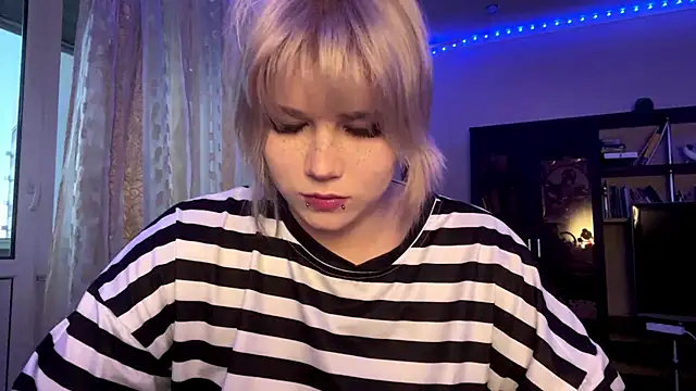 Snapshot of HelloKinki chatting on June 2026 06:09:02 PM HelloKinki online show from June 2026 06:09:02 PM