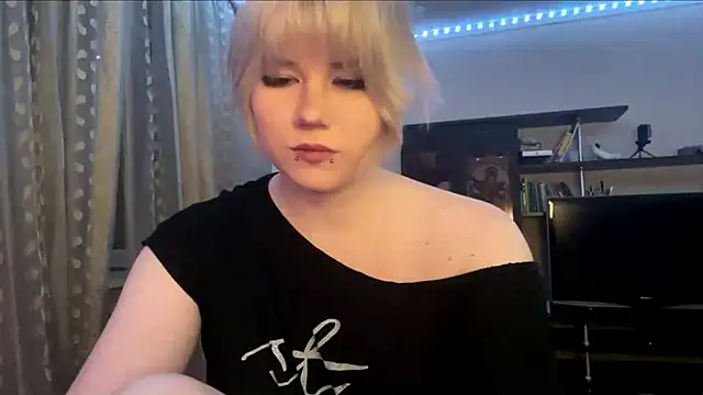 Snapshot of HelloKinki chatting on July 2026 08:26:02 PM HelloKinki online show from July 2026 08:26:02 PM