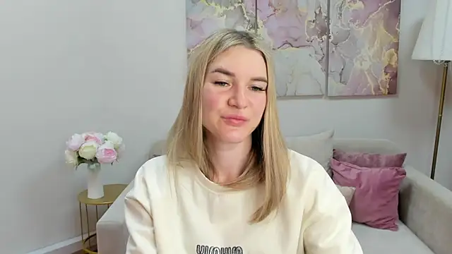 RoxyReignn online show from July 2026 09:28:02 PM