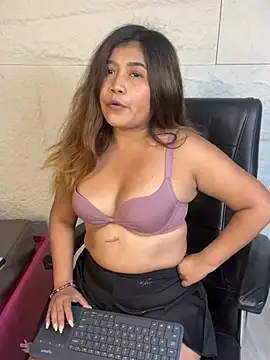 LyraMilano online show from July 2026 12:45:02 PM