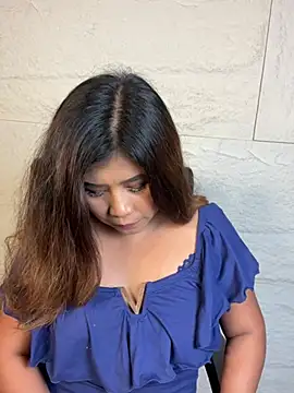 LyraMilano online show from July 2026 12:58:01 PM