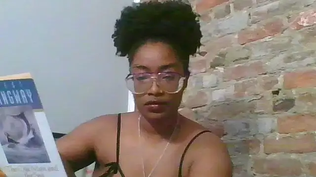Snapshot of CloverGirlxo chatting on May 2026 04:52:02 AM CloverGirlxo online show from May 2026 04:52:02 AM