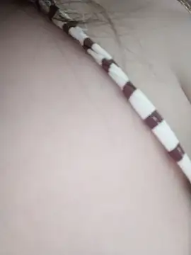 YoenLyy online show from May 2026 04:42:01 AM