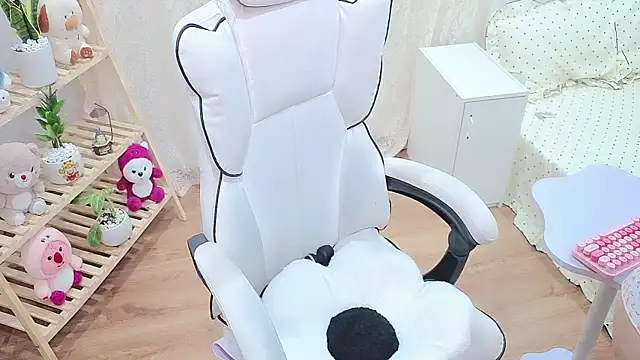 lrykknana online show from July 2026 06:47:02 AM