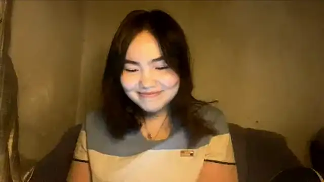 Snapshot of Molly_Teddy chatting on May 2026 07:37:02 PM Molly Teddy online show from May 2026 07:37:02 PM