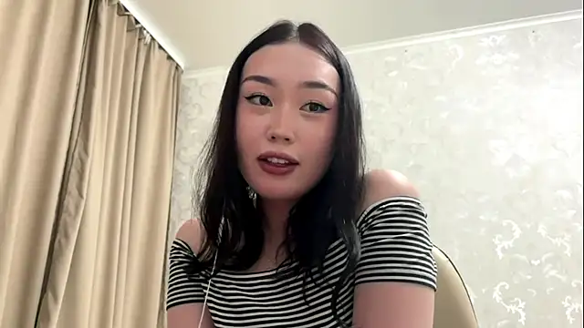 LilowNax online show from May 2026 06:37:02 PM