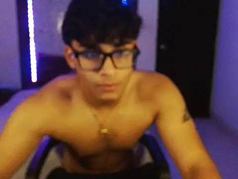 Snapshot of Mr_yisuzz chatting on May 2026 11:06:02 AM Mr yisuzz online show from May 2026 11:06:02 AM
