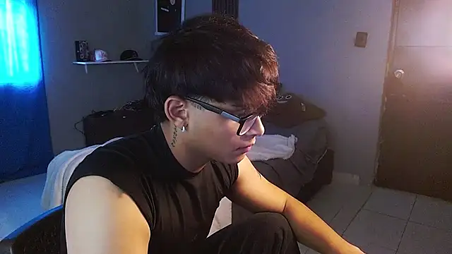 Mr yisuzz online show from July 2026 12:22:02 PM