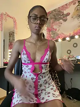 LolaLooney online show from July 2026 11:48:02 PM