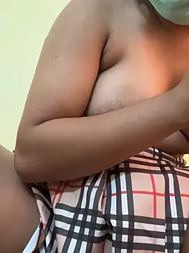 Snapshot of Yalina_ chatting on July 2026 06:43:02 AM Yalina online show from July 2026 06:43:02 AM