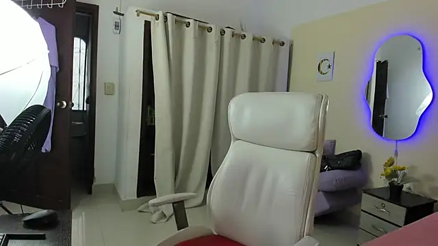 Nadia-Monroe online show from May 2026 11:07:01 AM