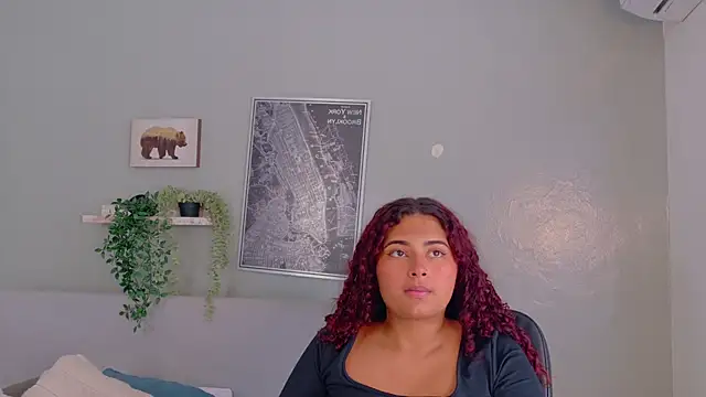 AmeliaLaurent  online show from July 2026 06:17:01 PM