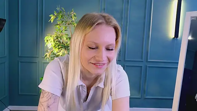 Snapshot of haleybooo chatting on May 2026 08:21:01 AM haleybooo online show from May 2026 08:21:01 AM