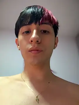 Littleyes online show from May 2026 10:05:01 PM